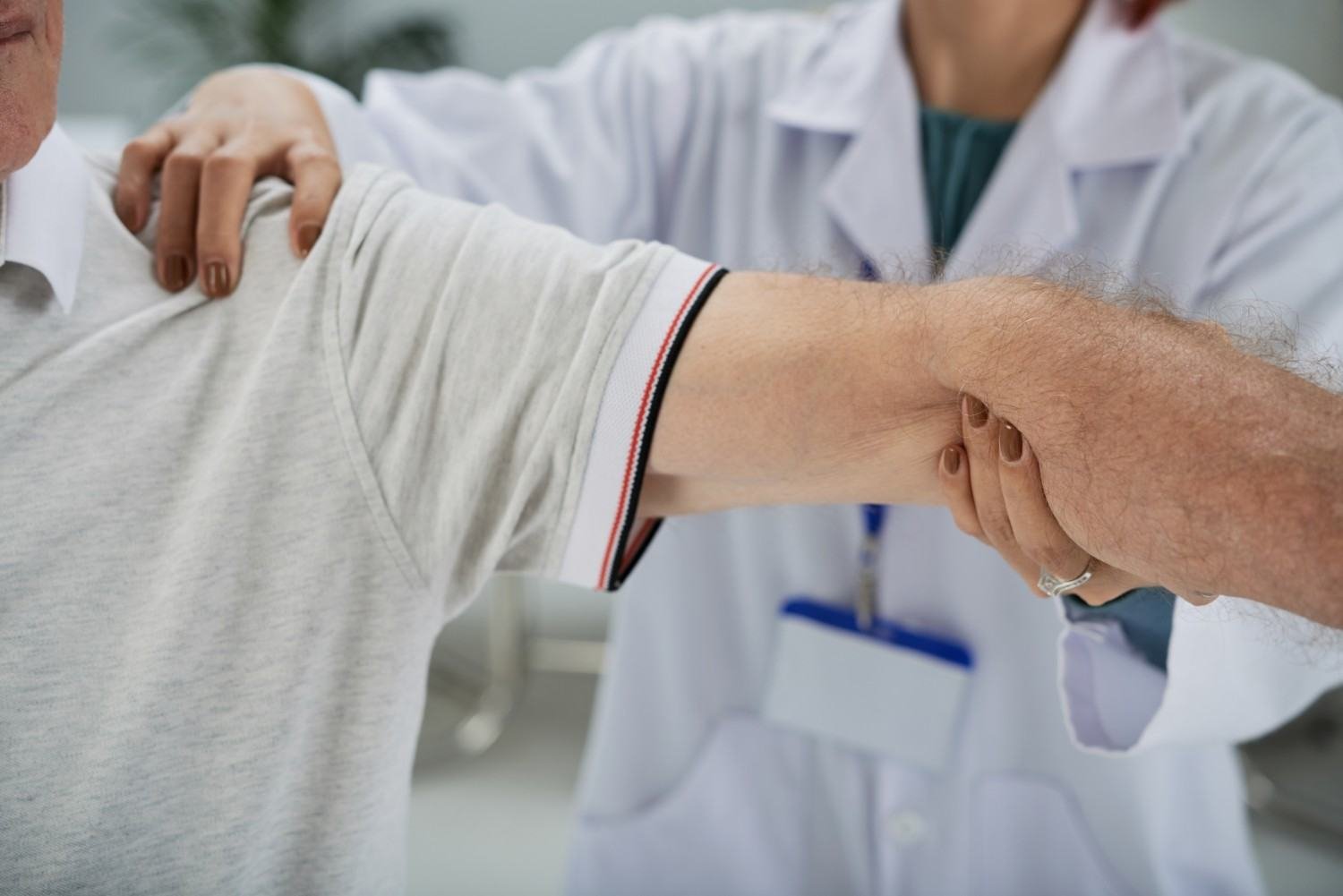 Shoulder Pain Treatment in Greater Noida